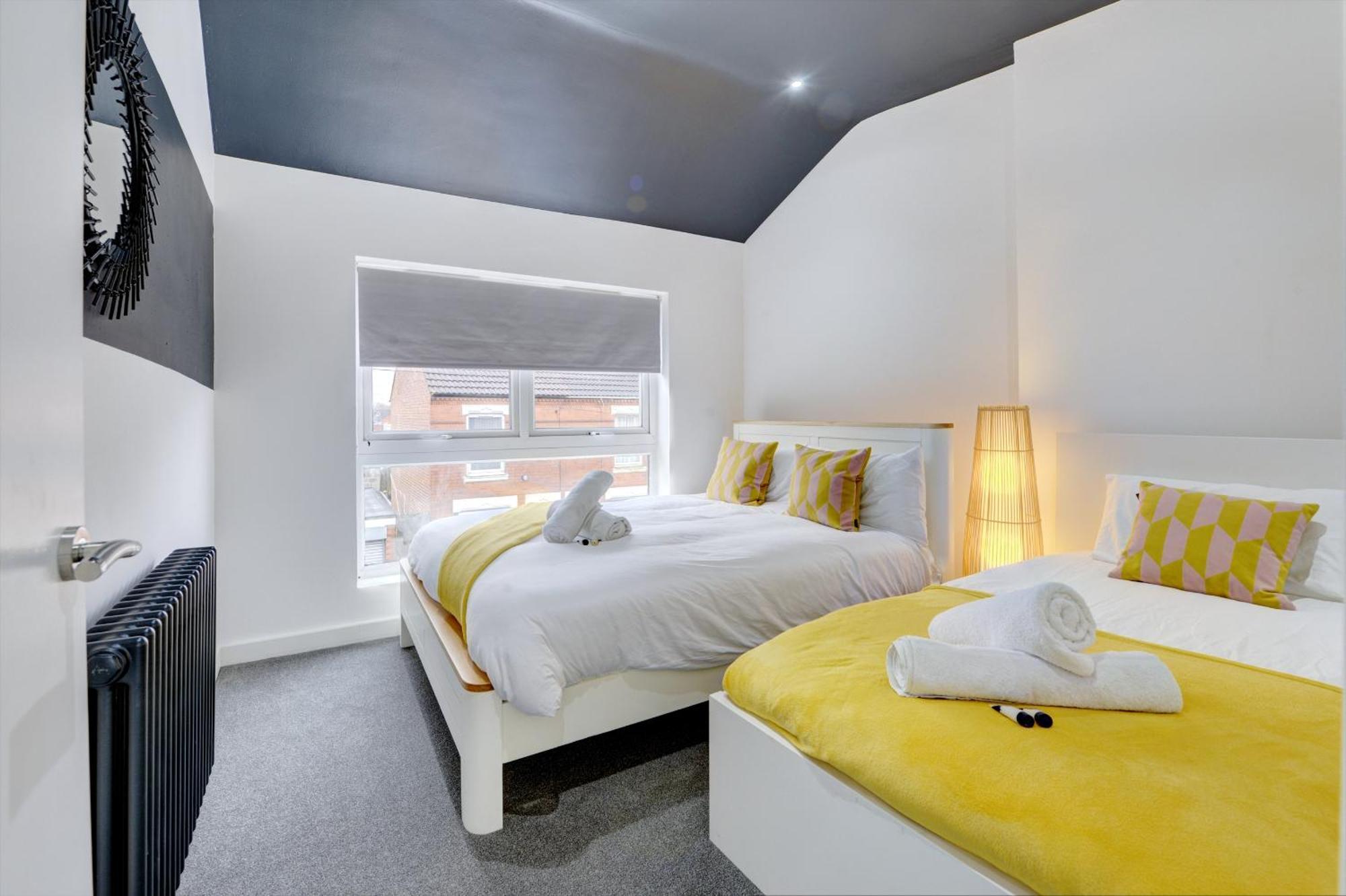 4 Bedrooms Homely House With Garden- Sleeps 9 Comfortably With 6 Comfortable Beds, Free Street Parking, Business Travellers, Contractors, & Holiday-Goers, Coventry, Near All Major Transport Links In Coventry And Motorway Exterior foto