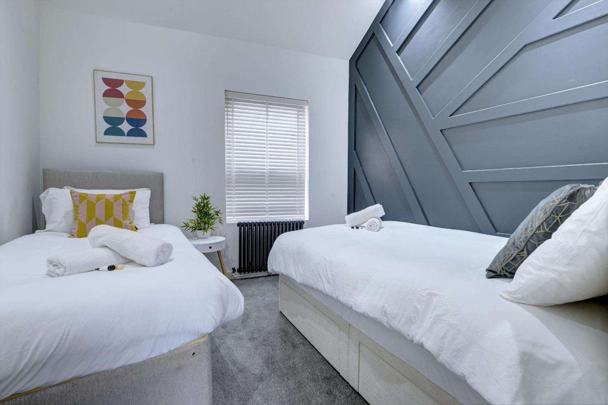 4 Bedrooms Homely House With Garden- Sleeps 9 Comfortably With 6 Comfortable Beds, Free Street Parking, Business Travellers, Contractors, & Holiday-Goers, Coventry, Near All Major Transport Links In Coventry And Motorway Exterior foto